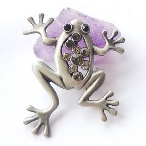 Frog pendant